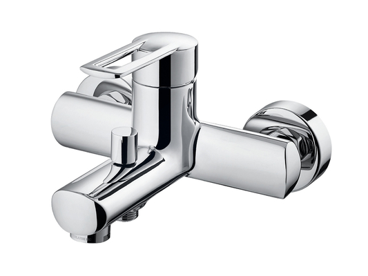 Máy trộn bồn tắm áp suất cao chịu mài mòn Vòi gắn trên bề mặt kiểu dáng hiện đại