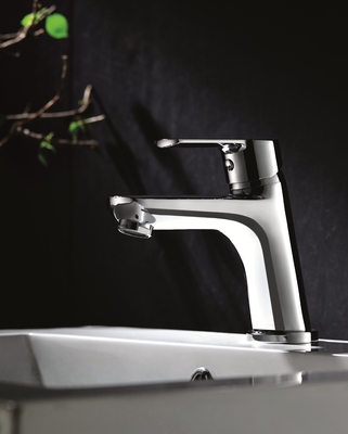 Vòi rửa bồn rửa mặt trong phòng tắm thương mại Tay cầm kim loại đơn Chrome Cao 142mm