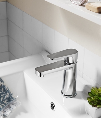 Vòi rửa chén một tay cầm bằng đồng thau mạ crôm Máy trộn nước nóng lạnh cao 159mm