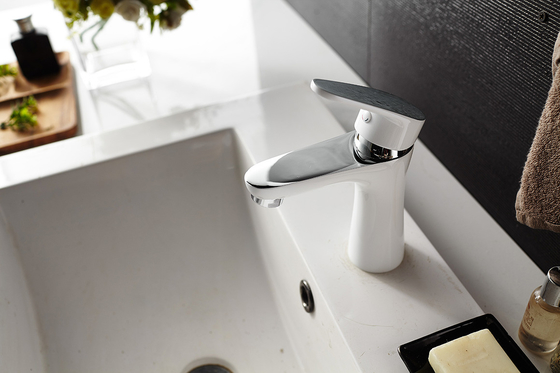 Phòng tắm hiện đại Vòi rửa bằng đồng thau nửa chrome nửa trắng
